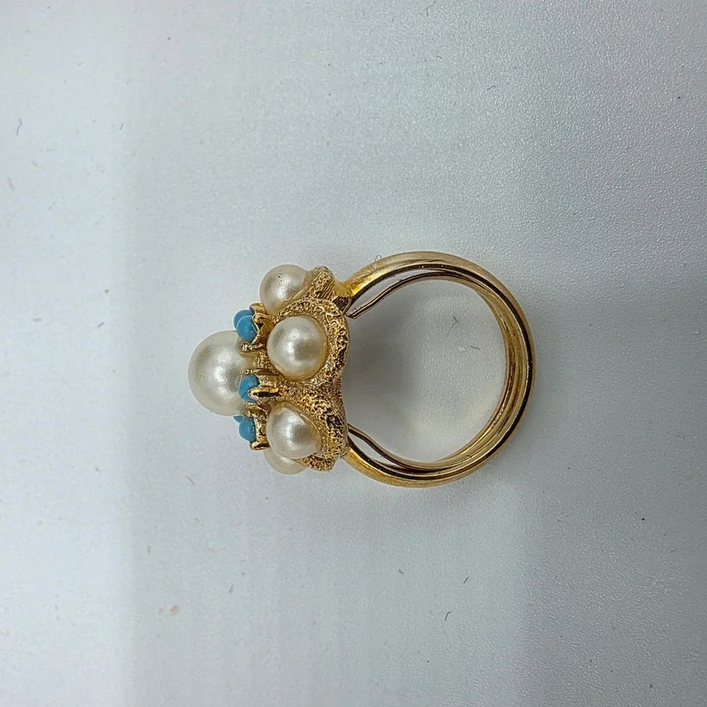 Avon Womens Lustre Ring Faux Pearl Turquoise Accent Vintage 1972 Gold Tone Small